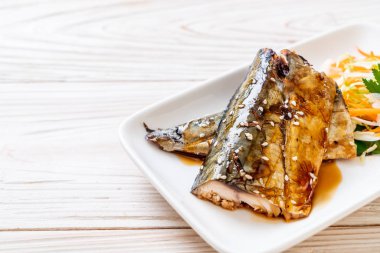 Teriyaki sosu - Japon yemekleri tarzı ile ızgara Saba Balık biftek
