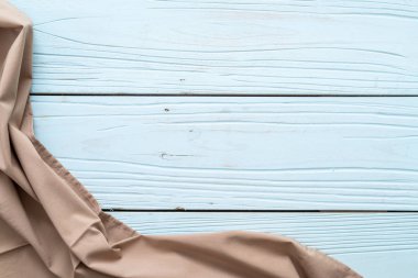 mutfak bezi (peçete) kopya alanı mavi ahşap zemin üzerine