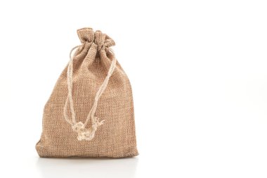 Beyaz arka plan üzerinde izole çuval kumaş çanta