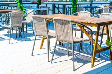 boş açık veranda masa ve sandalye restoran ve kafe