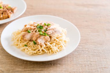 Kızarmış tavuklu şehriye - Asya usulü