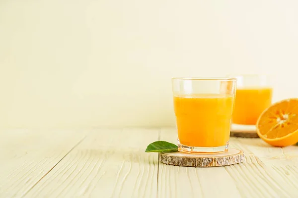 Φρέσκο Χυμό Πορτοκαλιού Φόντο Ξύλου Υγιεινό Ποτό — Φωτογραφία Αρχείου