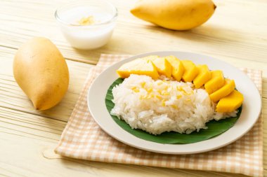 Yapışkan pirinçli mango - Tayland 'ın popüler geleneksel tatlısı