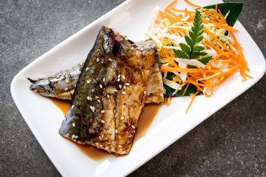 Teriyaki sosu - Japon yemekleri tarzı ile ızgara Saba Balık biftek