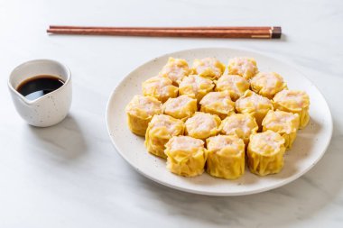 Karides Çince buğulanmış Dumpling sos ile