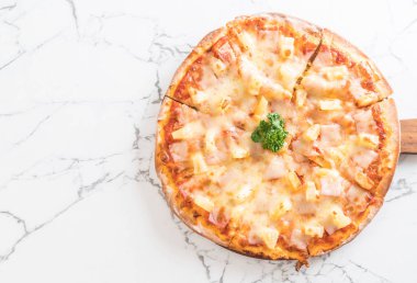 Tablo - İtalyan yemeği stil Hawai pizza