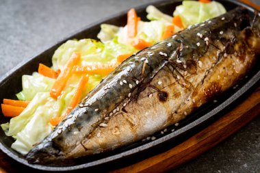 Teriyaki sosu - Japon yemekleri tarzı ile ızgara Saba Balık biftek