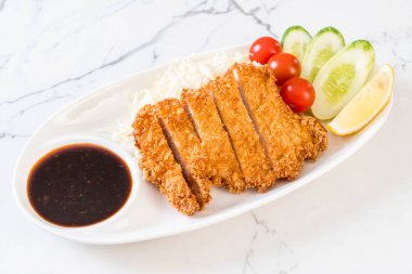 Japon kızartılmış domuz pirzolası (tonkatsu seti) - Japon yemek tarzı