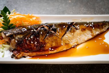 Teriyaki sosu - Japon yemekleri tarzı ile ızgara Saba Balık biftek