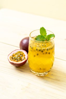 taze ve buzlu meyve suyu - sağlıklı içecek