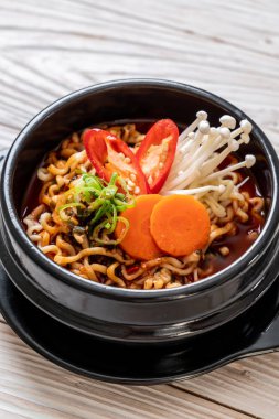 siyah kase - Kore yemeği stili Korece anlık erişte