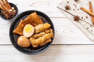 kaynamış yumurta çikolata sosu veya tatlı sos - Asya gıda