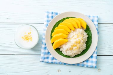 Yapışkan pirinçli mango - Tayland 'ın popüler geleneksel tatlısı