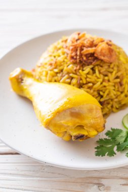 Tavuk - Müslüman gıda tarzı ile Müslüman sarı pirinç