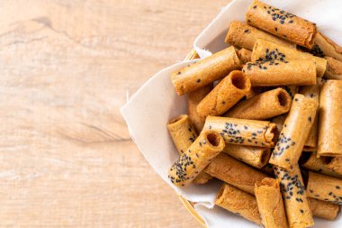 Taylandlı çıtır Hindistan cevizi roll - Tay tatlı snack