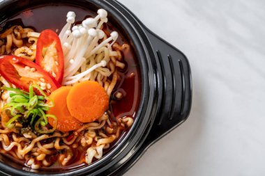 siyah kase - Kore yemeği stili Korece anlık erişte