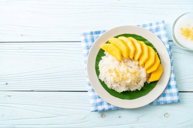 Yapışkan pirinçli mango - Tayland 'ın popüler geleneksel tatlısı
