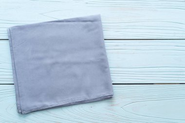 mutfak bezi (peçete) kopya alanı mavi ahşap zemin üzerine