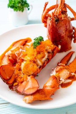 Istakoz kuyruğu biftek sosu ile