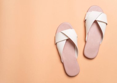 erkek ve kadın deri sandalet