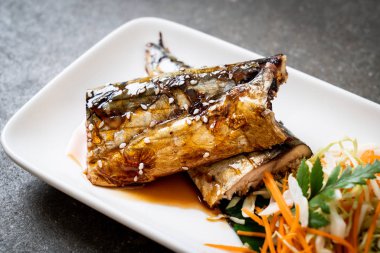 Teriyaki soslu ızgara Saba balık biftek