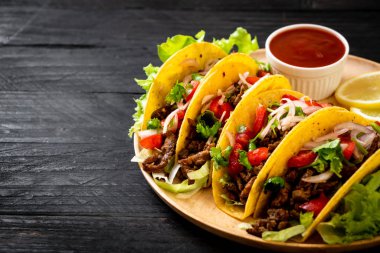 et ve sebze ile tacos 