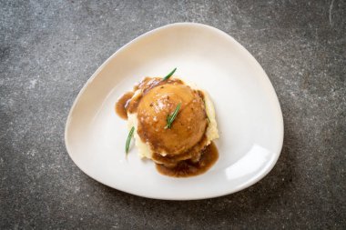 sos soslu patates püresi