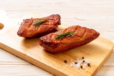 Kızarmış ördek göğsü