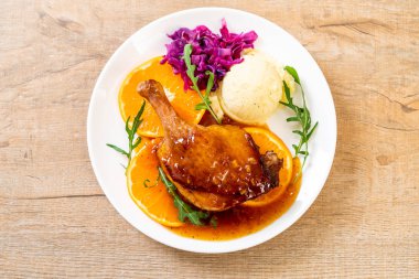 Biftek Portakal soslu ördek bacak