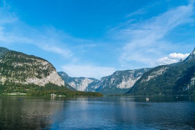 Avusturya Alpleri'nde Hallstatter Gölü