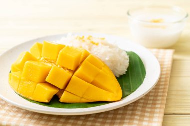 yapışkan pirinç ile mango