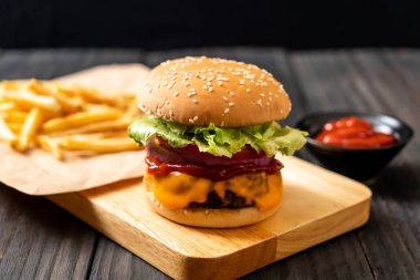 taze lezzetli biftek burger peynir ve ketçap