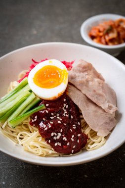 bibim naengmyeon - Kore soğuk noodles