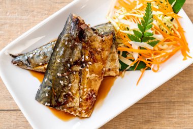 Teriyaki soslu ızgara Saba balık biftek