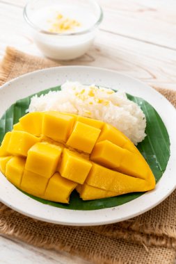 yapışkan pirinç ile mango