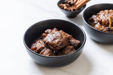 herb ile domuz eti güveç