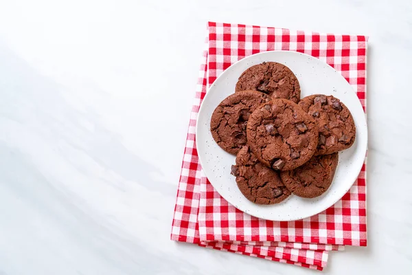 Čokoládové cookies s čokoládovými kousky — Stock fotografie