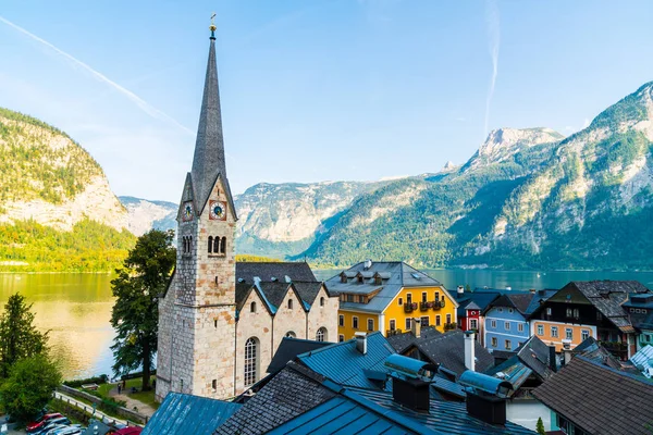 Avusturya Alpleri'nde Hallstatter gölde Hallstatt Köyü
