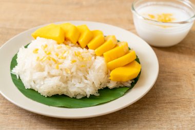 yapışkan pirinç ile mango