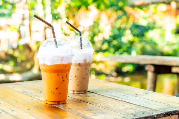 Herbata mrożona Thai mleka i kubek latte mrożona kawa — Zdjęcie stockowe