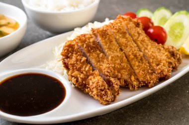 Japon derin kızarmış domuz pirzola (tonkatsu kümesi)