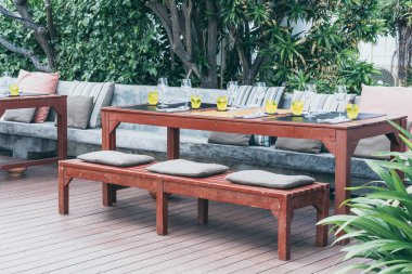 café restoranında yemek seti ile yemek tablo