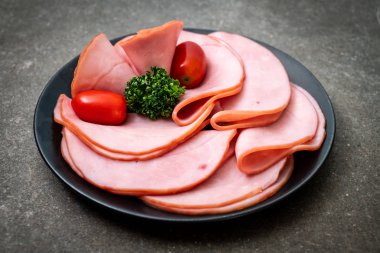 dilimlenmiş jambon füme