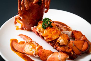 Istakoz kuyruğu biftek sosu ile