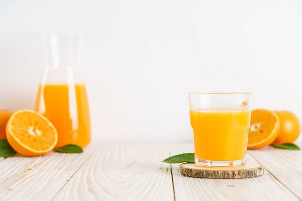 Fresh orange juice on wood background — Stock Photo, Image