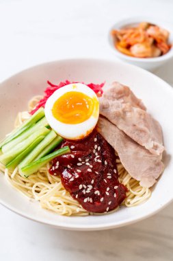 bibim naengmyeon - Kore soğuk noodles