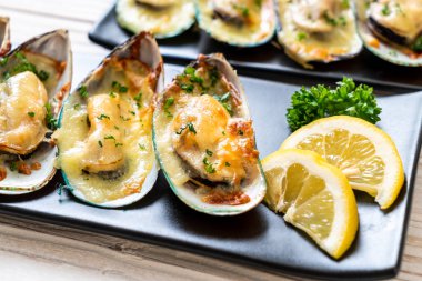 peynir pişmiş midye  