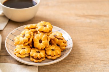 ananas reçeli ile bisküvi