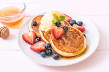 yaban mersini, çilek, bal ve vanilya buz-cr ile gözleme