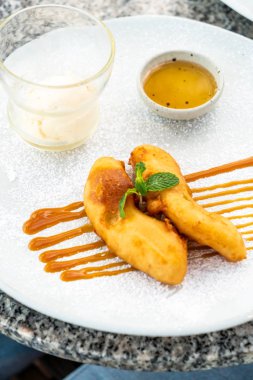 dondurma ile kızarmış muz